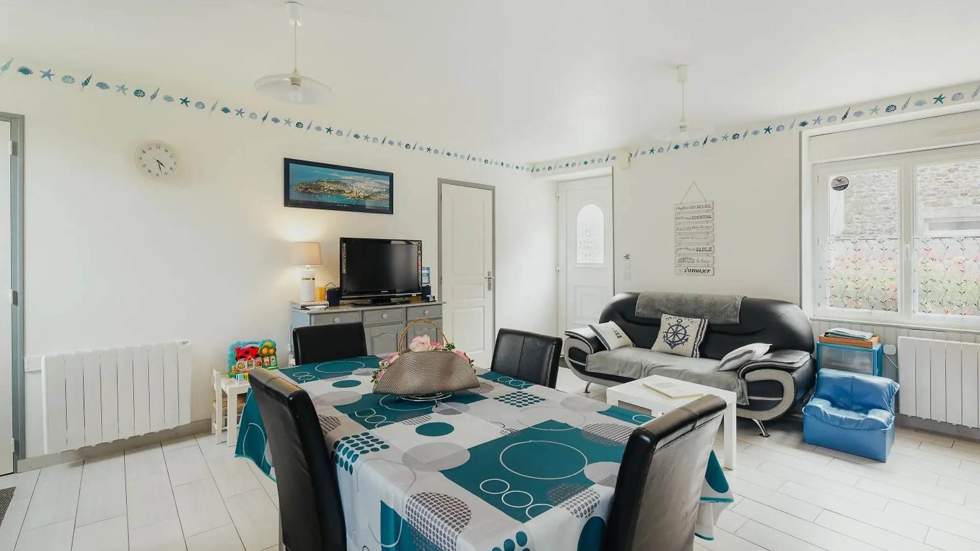 Holiday home Gite Les Dauphins A Matignon